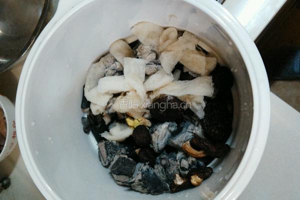 竹荪炖乌鸡的做法图解4