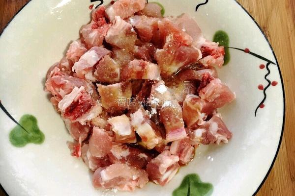 肉炒藕丁的做法图解1
