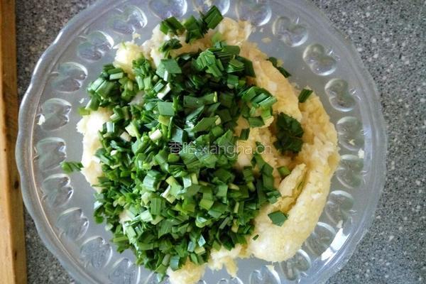 大白菜韭菜馅饼的做法图解4