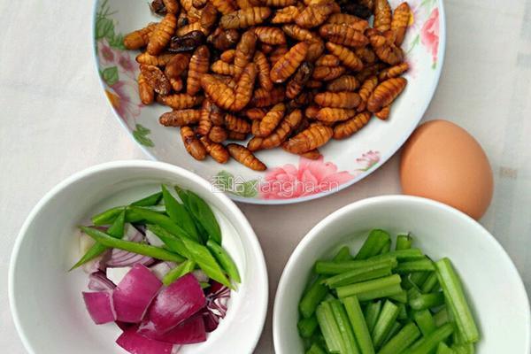香煎蚕蛹的做法图解1