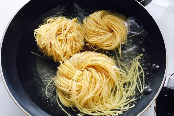 生抽素炒面的做法图解1