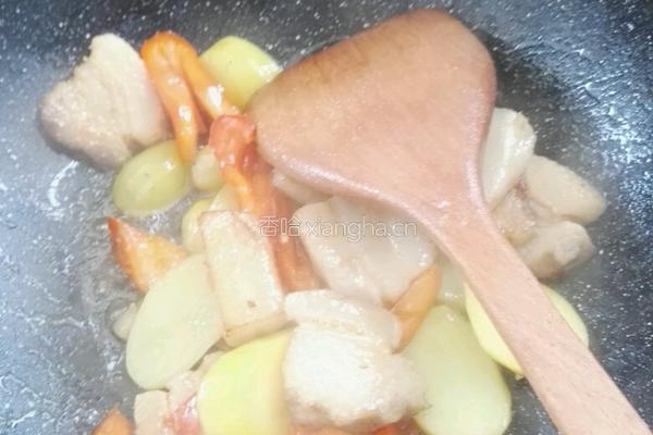 回锅肉烧土豆片的做法图解6