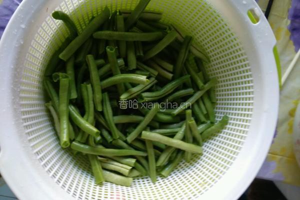 橄榄菜烧芸豆的做法图解1