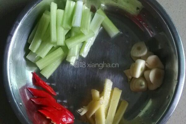 蕃茄煮炸鱼的做法图解2