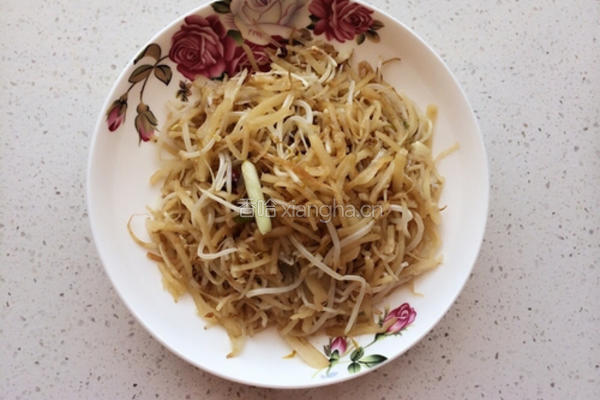 豆芽炒闷饼的做法图解6