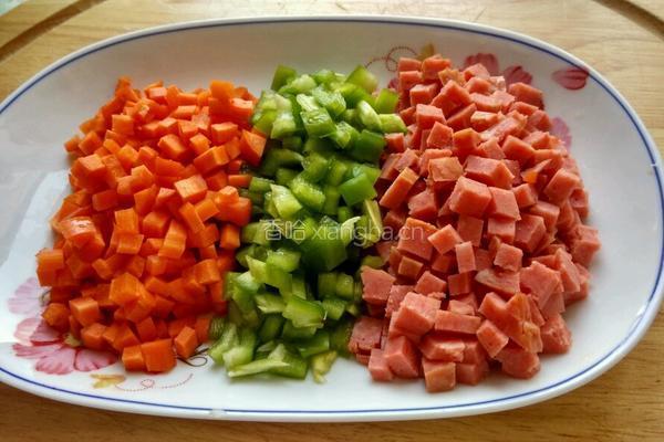 烧烤酱炒饭的做法图解1
