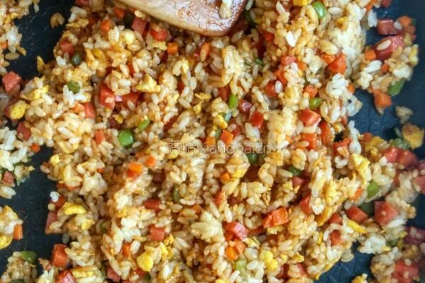 烧烤酱炒饭的做法图解4