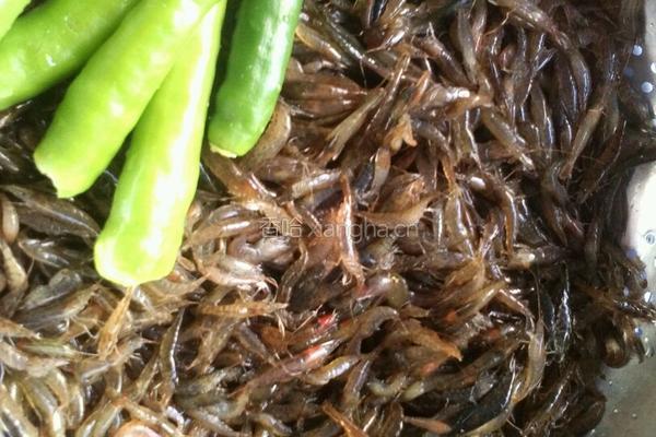 尖椒炒米虾的做法图解1