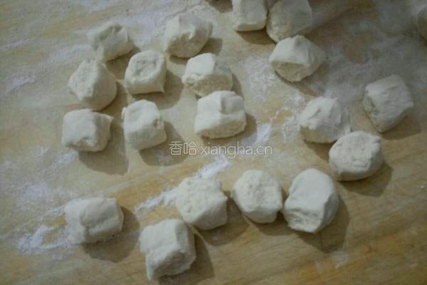 猪肉白菜木耳饺子的做法图解5