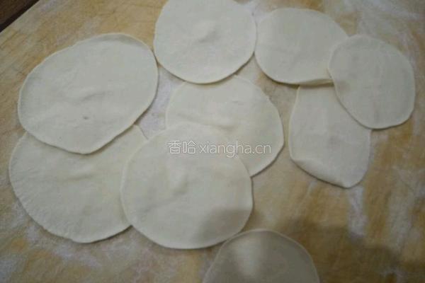 猪肉白菜木耳饺子的做法图解6