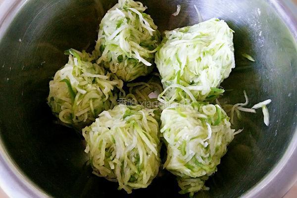 炸萝卜丸子的做法图解4