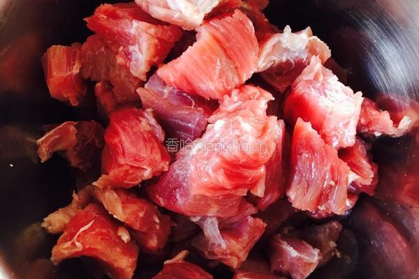 土豆萝卜炖牛肉的做法图解2