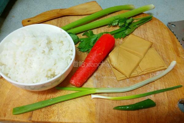 酱丁炒饭的做法图解1
