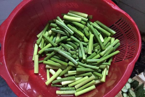 蒜薹炒肉的做法图解1