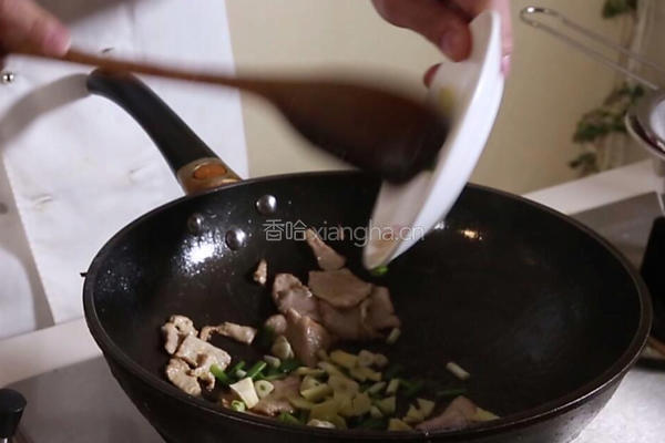 茭白炒肉的做法图解4