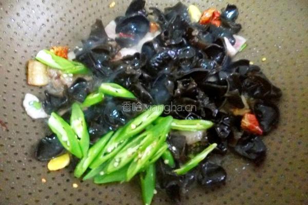木耳炒肉的做法图解7