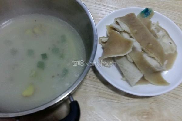 糖醋肉皮的做法图解1