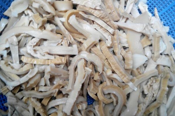 花腩肉炆笋干的做法图解5