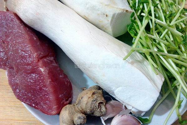 杏鲍菇炒肉丝的做法图解1
