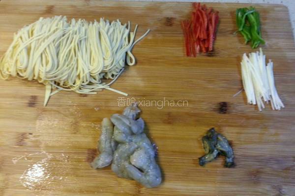 海鲜葱油干豆腐的做法图解1