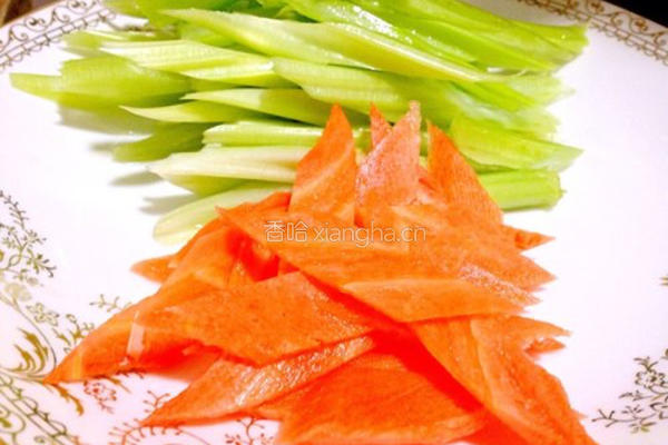 凉拌腐竹芹菜的做法图解1