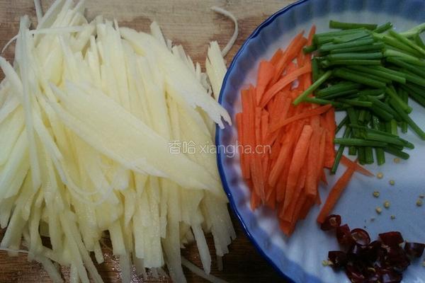 麻香酸辣土豆丝的做法图解1