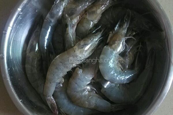 水煮虾的做法图解1