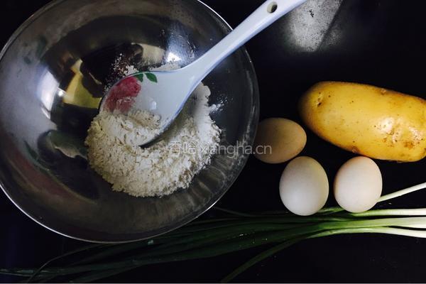 葱花鸡蛋土豆卷的做法图解1