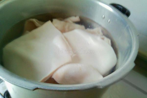 水晶猪皮冻的做法图解1