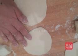 葱油饼的做法图解1