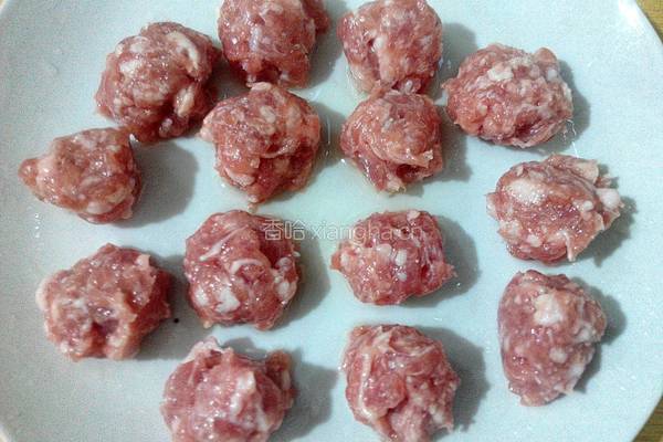 豆苗肉丸汤的做法图解3