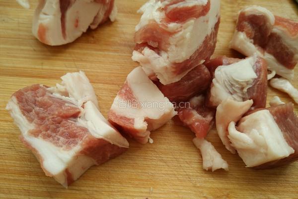 电饭锅红烧肉简单实用的做法图解1