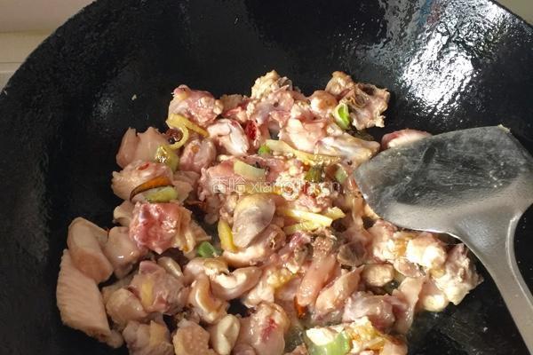 家常土豆炒鸡丁的做法图解5