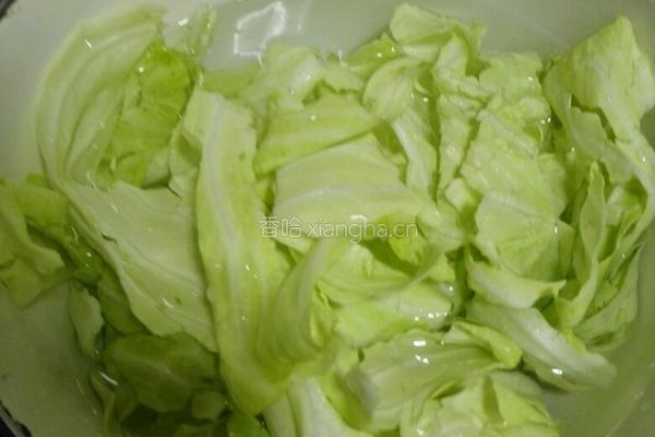 大白菜火腿肠粉丝汤的做法图解2