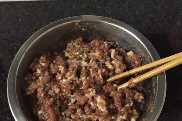 肉包子的做法图解2
