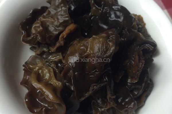 难以忘怀的木耳粉的做法图解3
