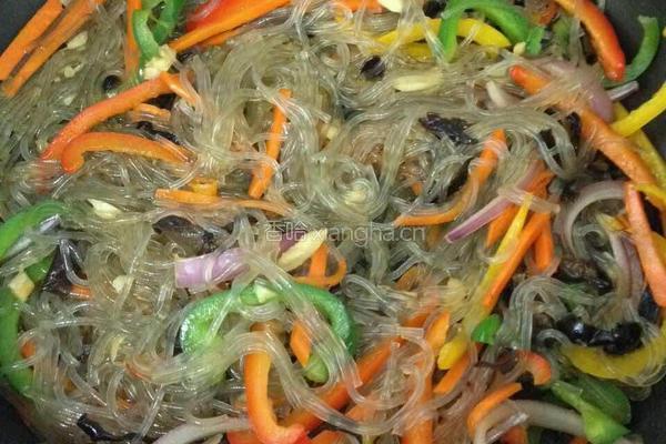素菜炒薯粉的做法图解4