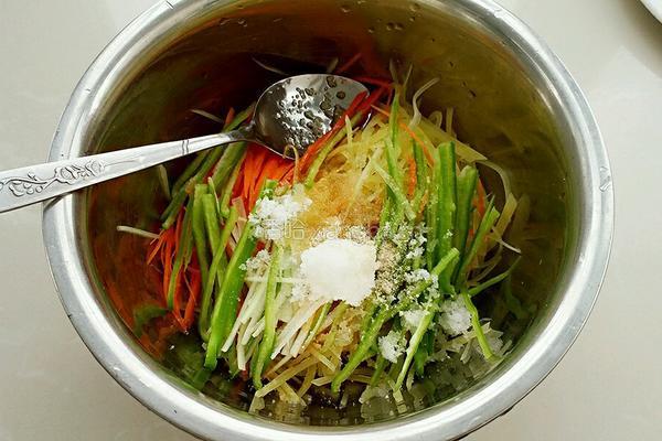 凉拌酸辣土豆丝的做法图解6