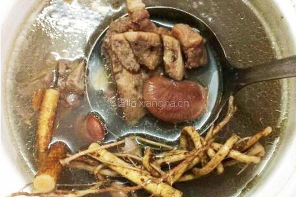 五指毛桃荷包豆猪骨的做法图解3