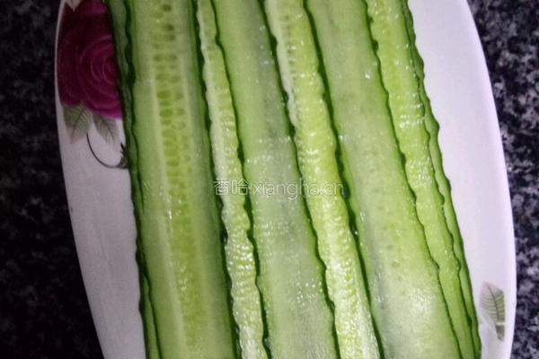 凉拌黄瓜卷火腿的做法图解1