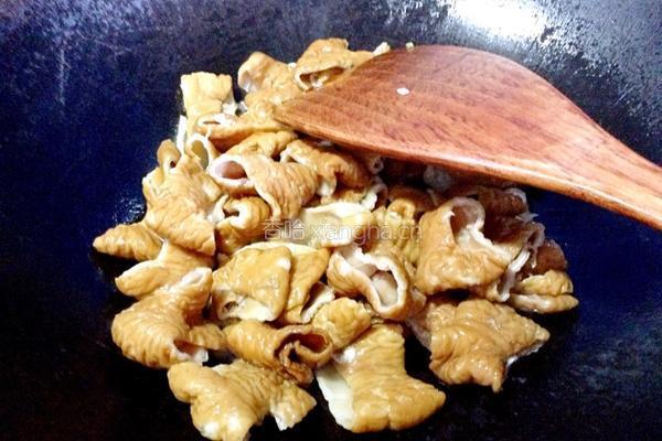 烂蒜肥肠的做法图解10