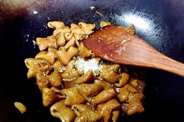 烂蒜肥肠的做法图解12