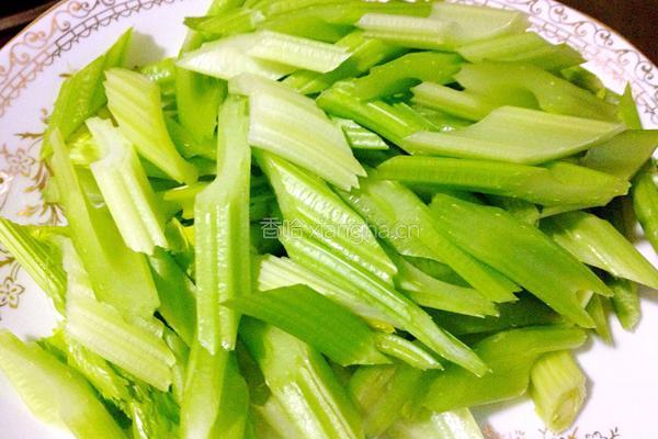 培根芹菜炒杂蔬的做法图解2