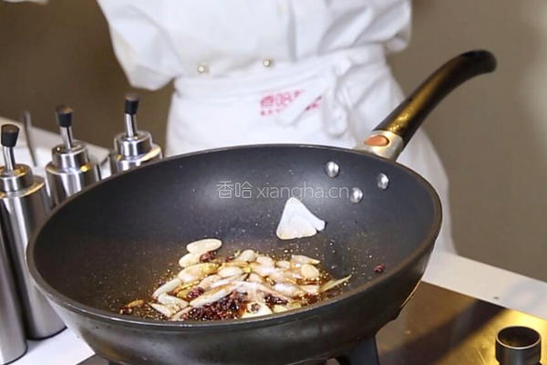香菇炒鸡块的做法图解7