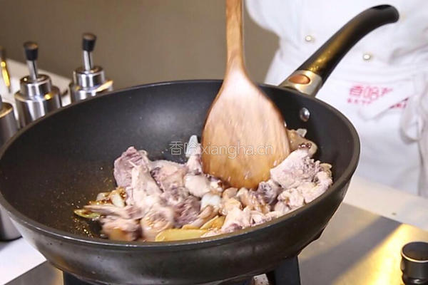 香菇炒鸡块的做法图解8