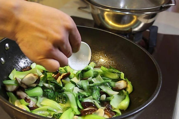 香菇炒油菜的做法图解6