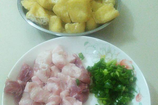 五花肉烧豆腐干的做法图解1