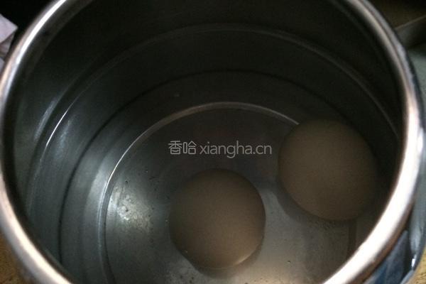 学生党电热水壶煮鸡蛋的做法图解1