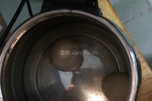 学生党电热水壶煮鸡蛋的做法图解2