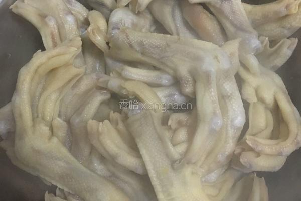 卤鸭掌的做法图解1